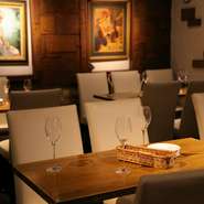 季節の旬を味わえるメニュー構成で、パスタ・カルパッチョ・ソテーなど種類も豊富。シェアできる逸品も多いので、女子会での利用にオススメです。厳選ワインと共に、ゆったりと女子トークを愉しめます。