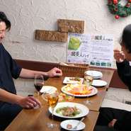 仕事終わりのちょっとした飲み会や、各種宴会にオススメの【ビストロ　TOMO】。貸切の相談も可能です。また、オシャレな雰囲気の店内なので、ビジネスシーンの接待や、大切な人の記念日にも喜ばれます。