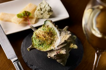 サザエのガーリックバター焼き