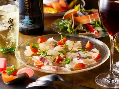 春夏秋冬、四季折々の味。旬の逗子小坪産鮮魚を使った日替わりの一皿『本日のカルパッチョ』