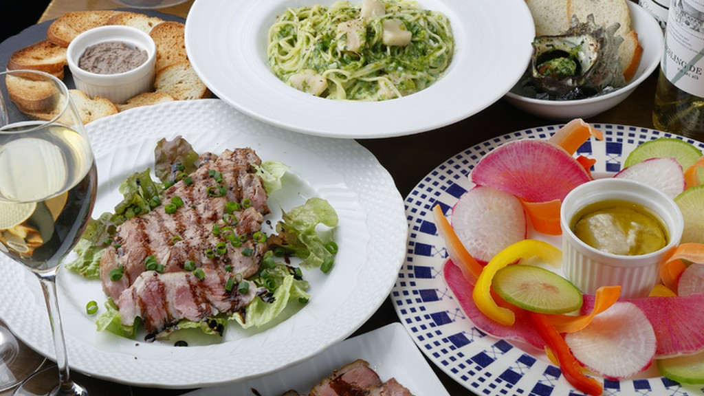 採れたばかりの新鮮な鎌倉野菜や、毎朝買い付ける小坪産鮮魚