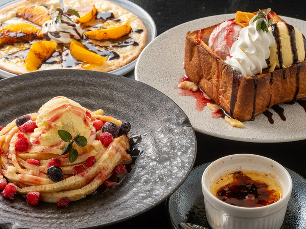 和洋中の料理から、豊富なドリンク。はたまたデザートも豊富に取り揃えております。