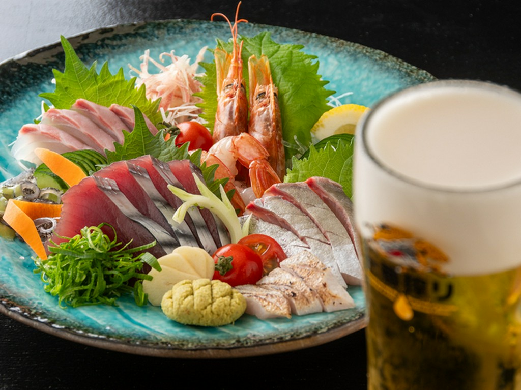 ［オススメ］〈海鮮〉本日のお刺身盛り合わせ (たたき含む) 2人前から