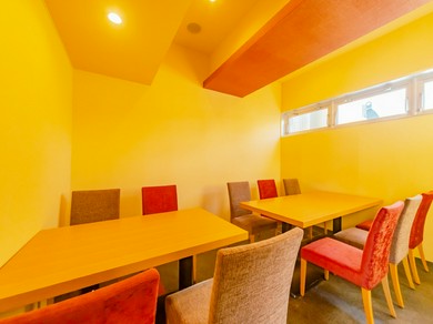 旬の味わい極まる海鮮丼を、落ち着いた個室でゆっくりと味わう