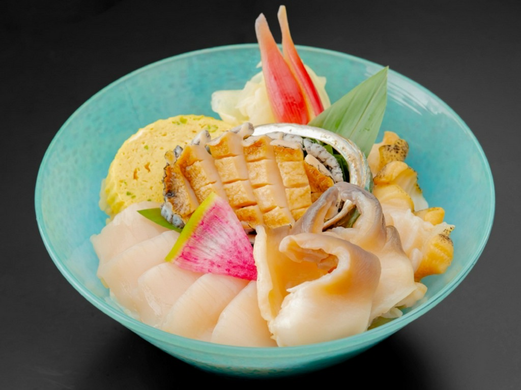 北海道の海の幸、貝を存分に味わえる、贅沢な特選貝づくし丼『颯』