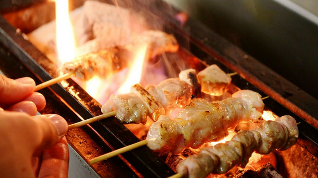 【炭火焼鳥】炭火でじっくりと丁寧に焼き上げる！