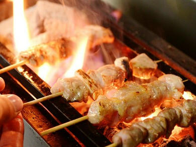 【炭火焼鳥】炭火でじっくりと丁寧に焼き上げる！