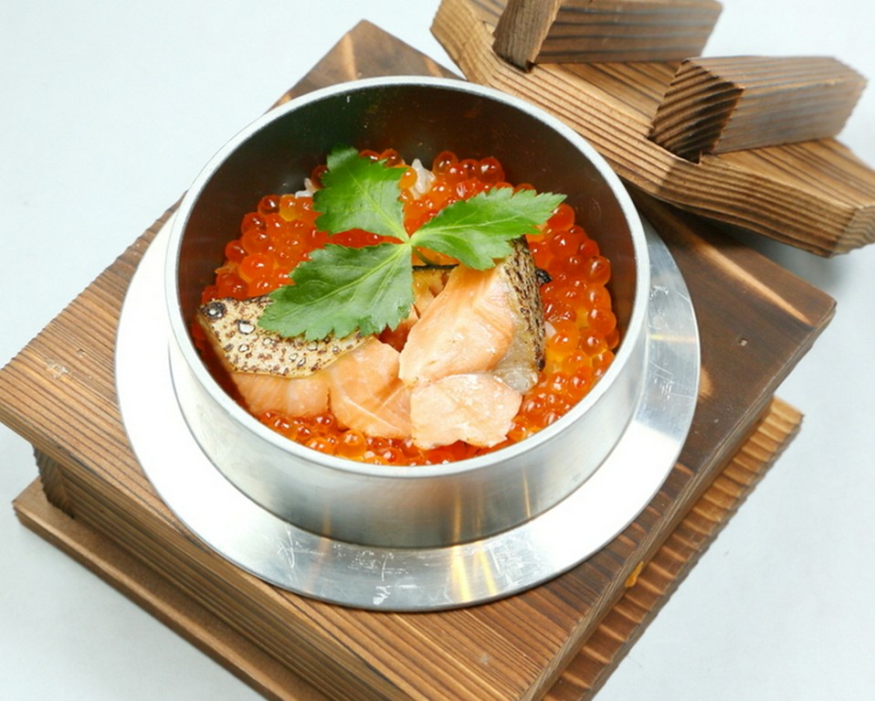 【炊き立て】鮭といくらの親子釜めし