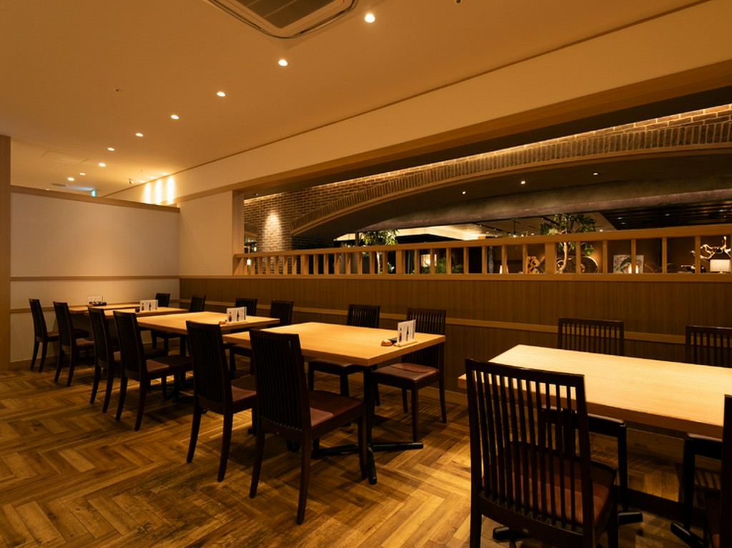 デートで静かにいただく会席料理が、かけがえのない時間を紡ぐ