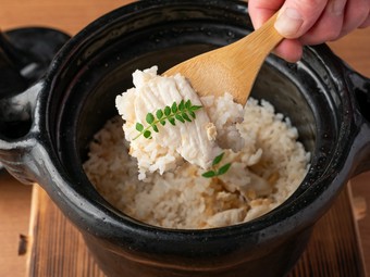 贅沢に味わう鯛のおいしさ。ふっくらとしたご飯の甘みと共に、心まで満たされる一杯『鯛御飯』