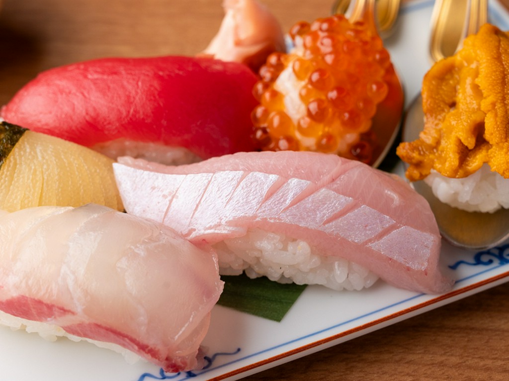 新鮮食材を市場から直送。品質にこだわる毎日の仕入れ