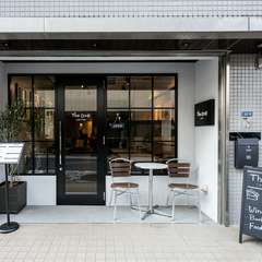 行き交う日常の裏側に、センス良きダイニングカフェ＆バーあり