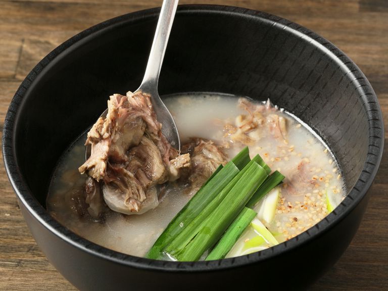 牛骨のコクをじっくり煮込んだ贅沢な一杯『テールスープ』（数量限定）