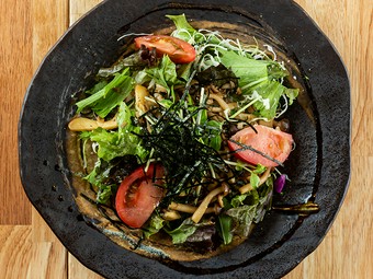 生ハムと白桃のフレッシュサラダ