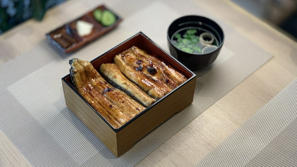 国産の鰻を、一尾一尾丁寧に焼き上げた『国産うな重（特上）肝吸い付き』