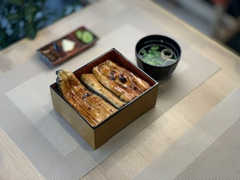 国産の鰻を、一尾一尾丁寧に焼き上げた『国産うな重（特上）肝吸い付き』