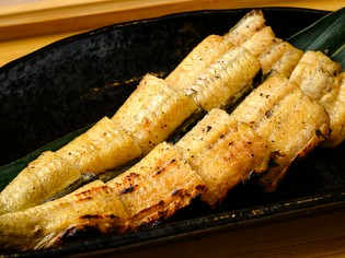 稚魚から大切に育てられた国産の鰻を主に使用