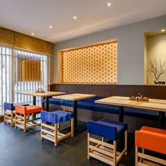 温かい雰囲気の中で、気取らずリラックスした時間を過ごせる