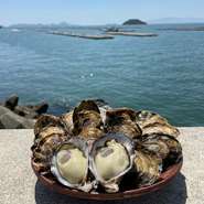 北海道直送の海鮮をはじめ、各市場や港、生産者様から直接仕入れ、こだわりの食材をご用意。新鮮な海の幸と本格的なお鮨をお楽しみください。