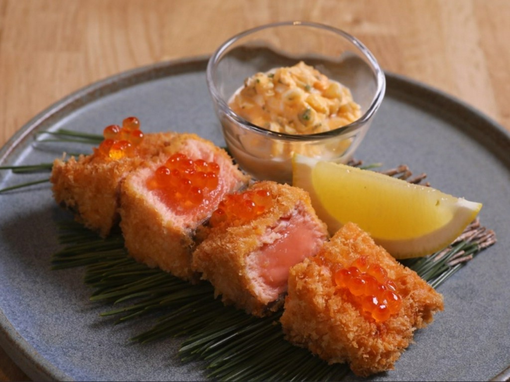 鮭のレアカツ　自家製タルタルソース