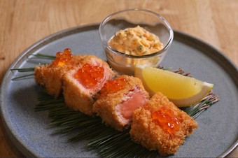 鮭のレアカツ　自家製タルタルソース