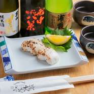 12月～4月の期間のみ提供される限定メニュー。新鮮なふぐの白子を大胆に炙りで賞味あれ。香ばしさと白子のクリーミーで濃密な味わいが、ヤミツキになる一品です。