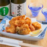 ふぐの身を贅沢に使用した唐揚げは、専門店ならでは。サクッとクリスピーなクセになる食感がたまらない逸品。お酒のお供としてもオススメです。