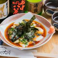 12月～4月の期間のみ提供となる、冬の風物詩。自家製のポン酢と掛け合わせることで、白子の濃厚さが際立ちます。