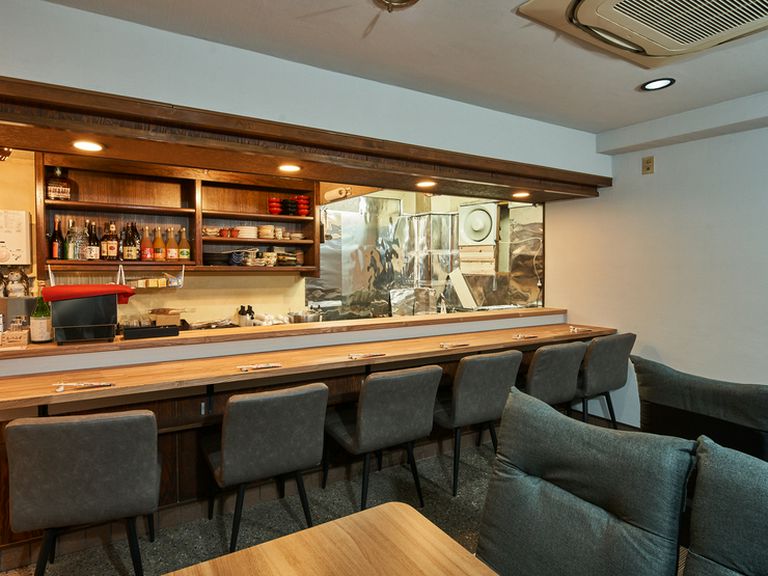 和気あいあいとした中、二人の会話が自然に盛り上がる