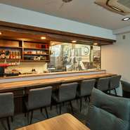 割烹料理を気軽に楽しめるお店で、デートにもぴったり。カウンター越しに料理が仕上がる様子を見ながら、二人でワクワクした気持ちを共有。季節ごとの美しい盛付けに心が躍り、会話も弾むことでしょう。