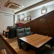 5～6名ほどの少人数の集まりにも最適で、親しい者だけで気兼ねなく過ごせます。10名前後による貸切での利用も可能となっており、特別な会合や親しい方との会食にオススメです。