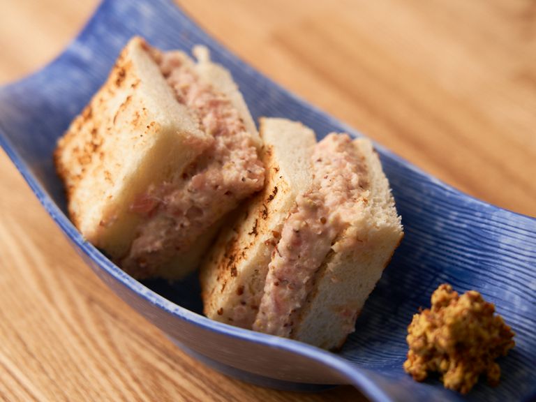 一人でふらりと立ち寄って、食事とともにリラックス