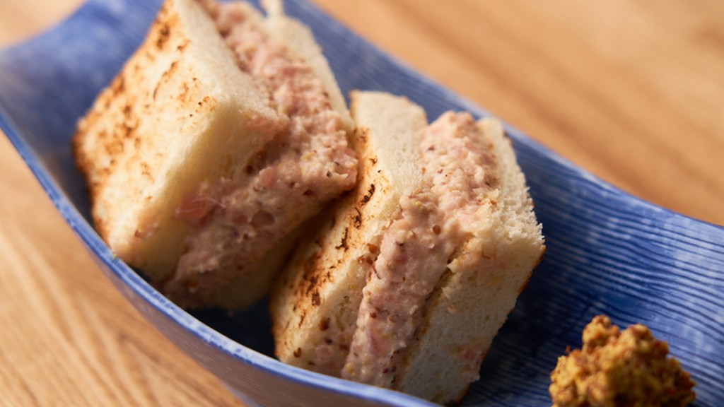 一人でふらりと立ち寄って、食事とともにリラックス