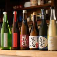 珍しい銘柄も揃っており、訪れるたびに新しい出合いがあるのが魅力です。もちろん定番として常に置いている日本酒もあり、変わらない安心感と新しい発見の両方を楽しめます。