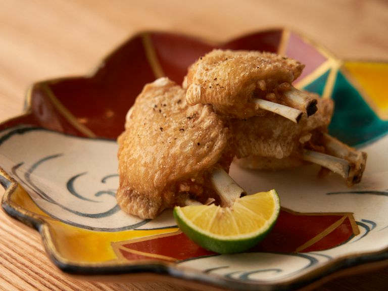 その日の気分やお好みに合わせて、多彩な楽しみ方を見つけられる『手羽先唐揚げ』