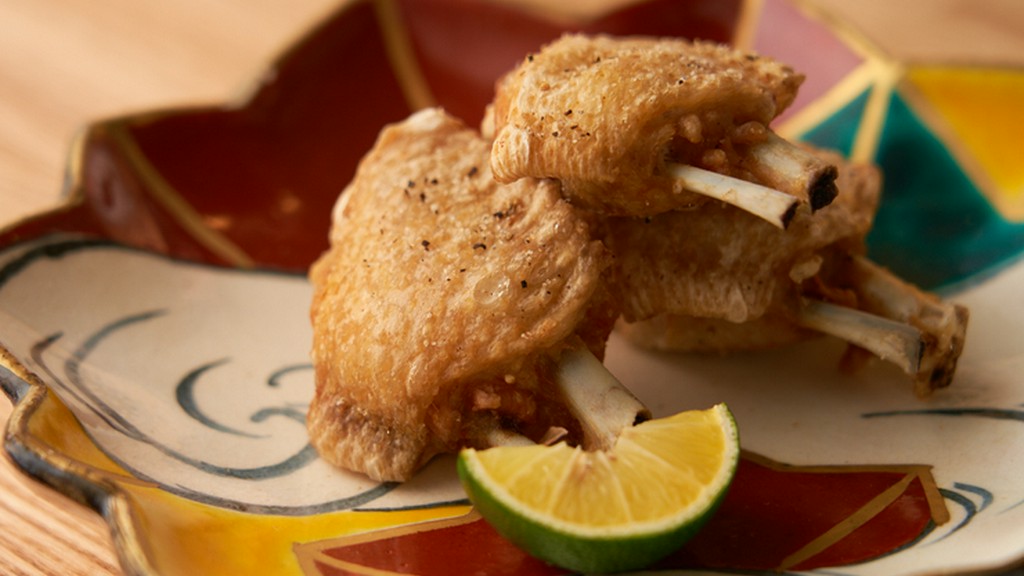 その日の気分やお好みに合わせて、多彩な楽しみ方を見つけられる『手羽先唐揚げ』