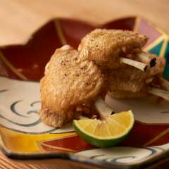 その日の気分やお好みに合わせて、多彩な楽しみ方を見つけられる『手羽先唐揚げ』