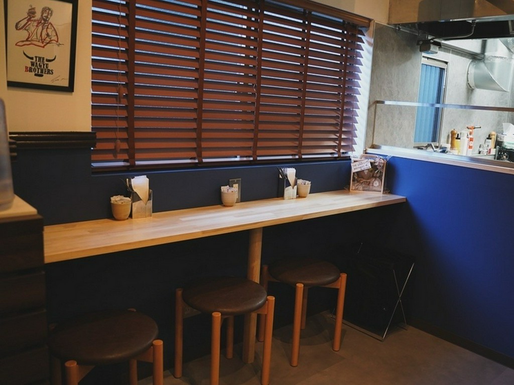 程よい距離感と落ち着いた雰囲気が魅力のカウンター席