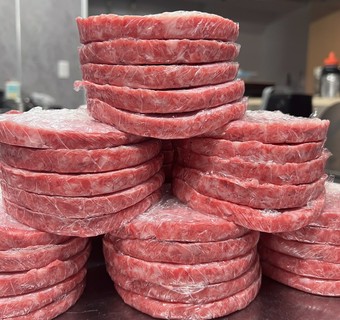 手間を惜しまず、肉本来の味を活かすための調理方法を追求