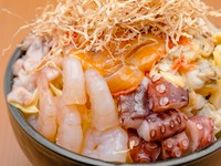 ご希望のお客様は、スタッフがもんじゃ焼きを順番にお焼きいたしますので、お時間をいただく場合がございます。