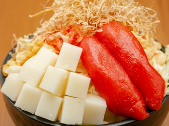 塩辛じゃがバター・豚やきそば・選べるもんじゃ焼きなどを、レモンサワーと共に楽しめるプラン