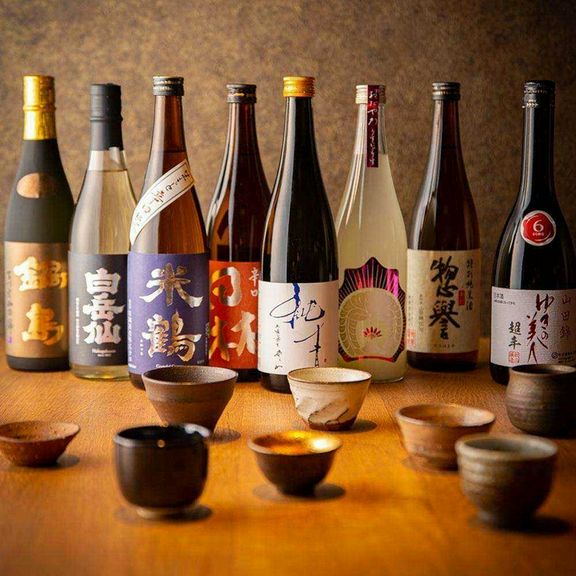 個室居酒屋で酒宴。全国の希少な銘酒・日本酒が常時20種類以上