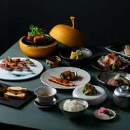 魚沼産特別栽培米「雪椿」を丁寧に炊き上げた『お米』に、全国より厳選された『和牛』。珠玉の食材をメインに迎え、ゲストに至福の食体験を提供しています。