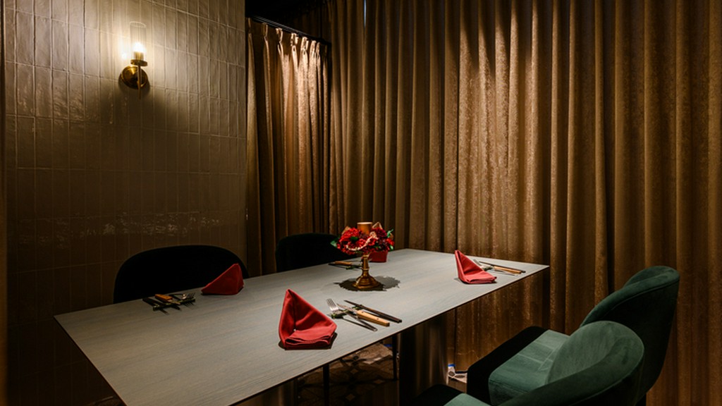 大切なおもてなしにも最適。ソムリエセレクトのワインも用意