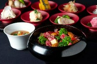 和牛と魚介をふんだんに使った人気商品。
デザート、コーヒー紅茶付き。