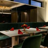 選び抜かれた食材たちを、最高のカタチで提供することにこだわる【お米と和牛 なか武】。食だけでなく、サービス・空間作りも重視。ゲストがリラックスして食事を楽しめる、心地良い距離感も大切にしています。