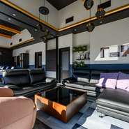 NatureはAM・PM各1組様（8名様まで）の完全予約制で、2名様からでも貸切可能です。記念日、ご家族やご友人との御利用、ビジネスの商談など御利用いただけます。
優雅な一時をお楽しみ下さい。