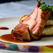 誕生日や結婚記念日を彩る特別な食の一時。1日1組限定のプライベートな空間でゆったりと優雅な時間を過ごしてみませんか。大切な人との素敵な思い出に、ぜひ加えていただきたい一軒です。