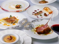 アミューズ・冷前菜・スープ・ポワソン・ビアンド・デセールの6品
※パンとカフェ付