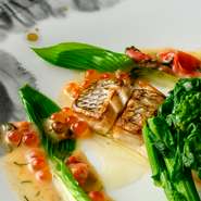 川越産の食材を中心に、日本の四季が生み出す素晴らしい食材を活かすことも、お店の大切なこだわり。自然とお互いが引き立たせ合う食材の組み合わせを大切に、素材の魅力を最大限に引き出します。